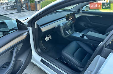 Седан Tesla Model 3 2023 в 