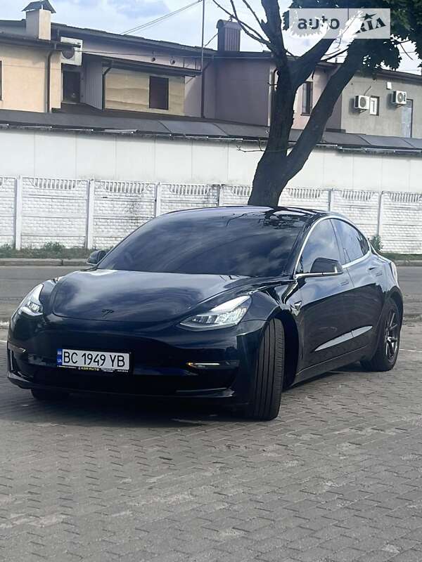 Седан Tesla Model 3 2018 в Шептицькому