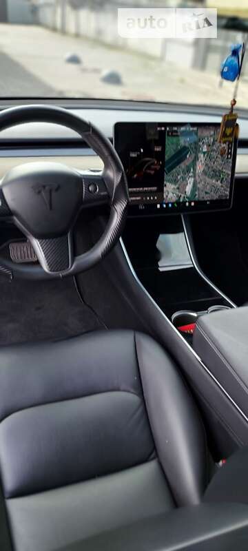 Седан Tesla Model 3 2018 в Шептицькому