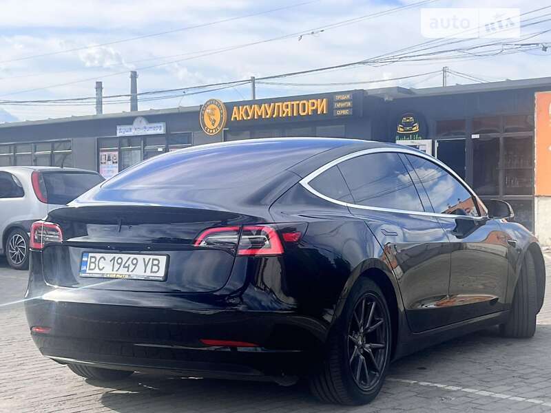 Седан Tesla Model 3 2018 в Шептицькому