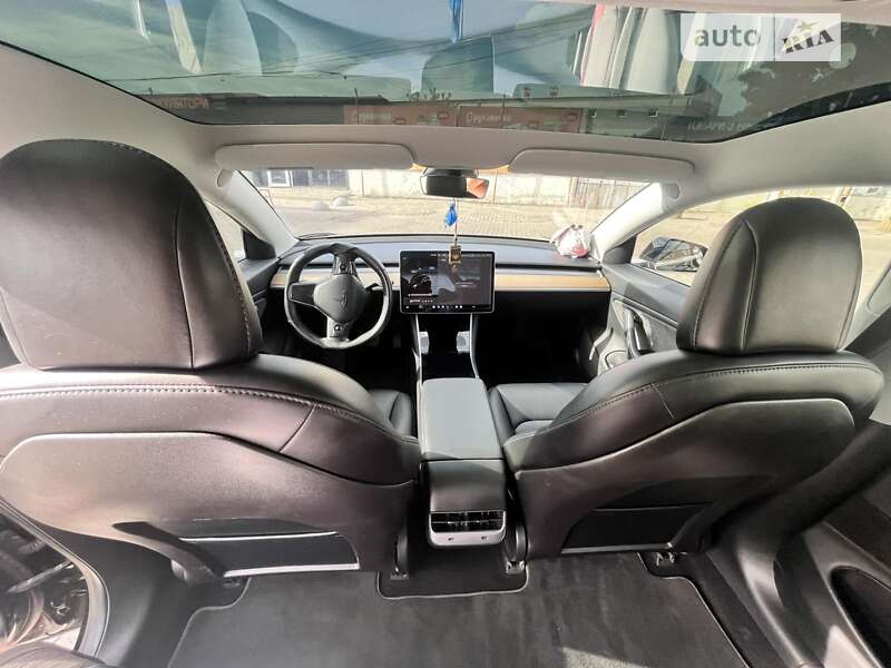 Седан Tesla Model 3 2018 в Шептицькому