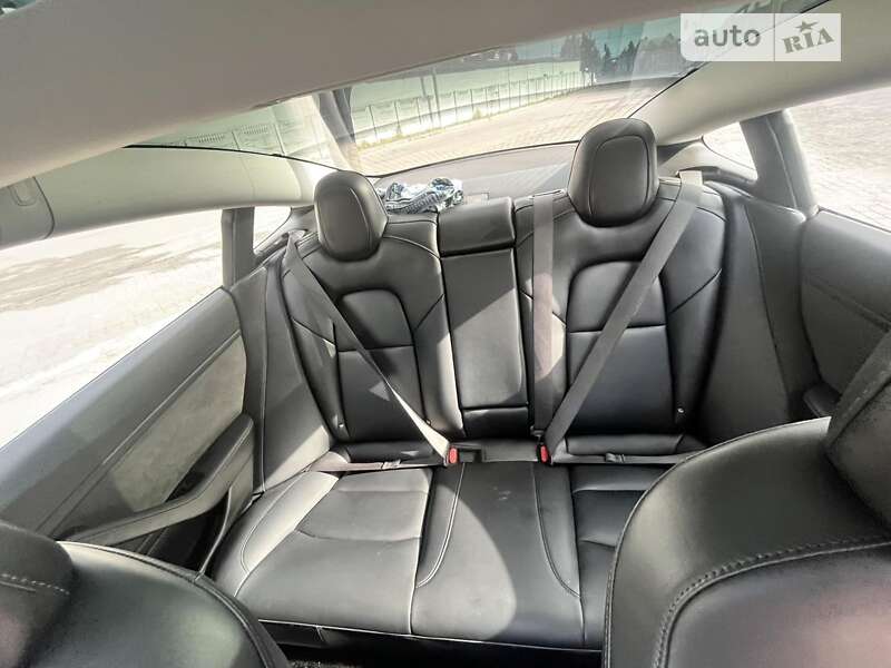 Седан Tesla Model 3 2018 в Шептицькому