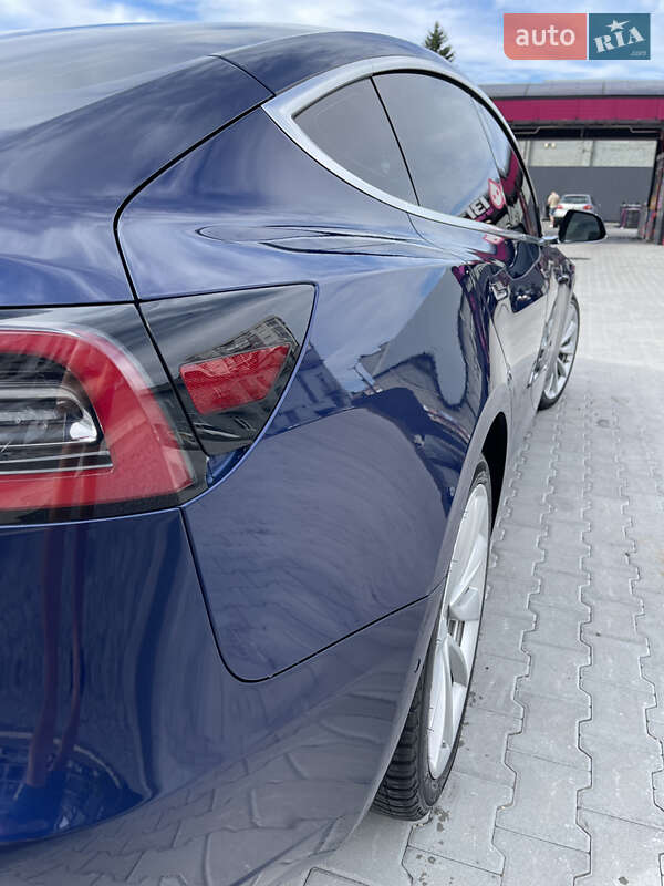 Седан Tesla Model 3 2018 в Львові