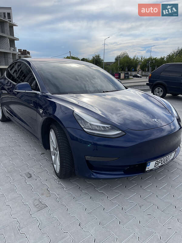 Седан Tesla Model 3 2018 в Львові