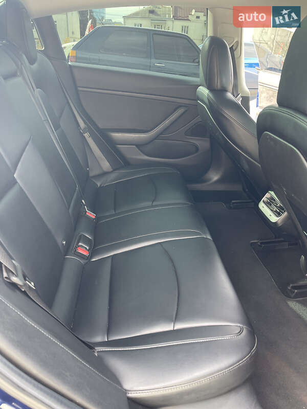 Седан Tesla Model 3 2018 в Львові