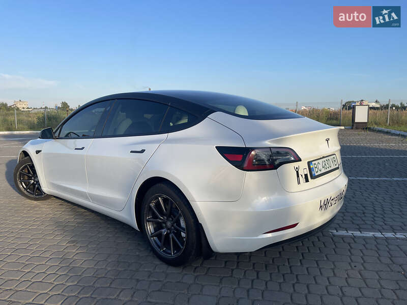 Седан Tesla Model 3 2019 в Львове