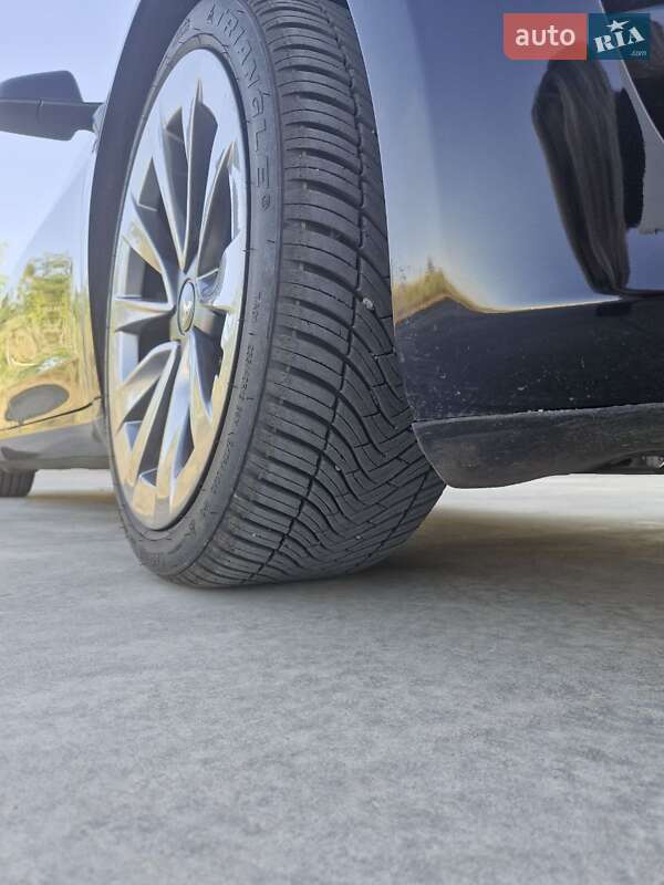 Седан Tesla Model 3 2021 в Дніпрі