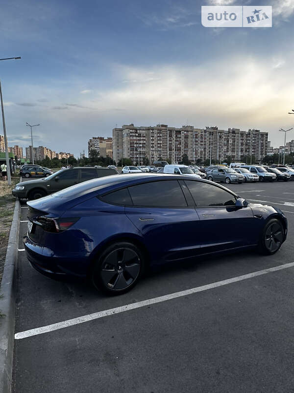 Седан Tesla Model 3 2021 в Киеве