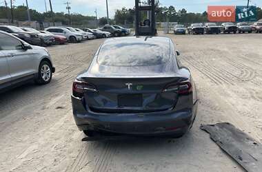 Седан Tesla Model 3 2022 в 