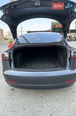 Седан Tesla Model 3 2020 в Киеве