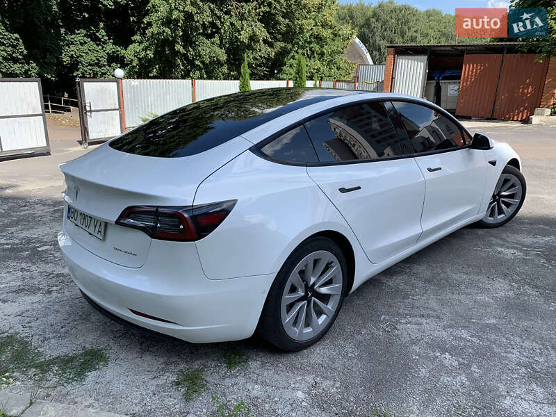 Седан Tesla Model 3 2020 в Тернополе
