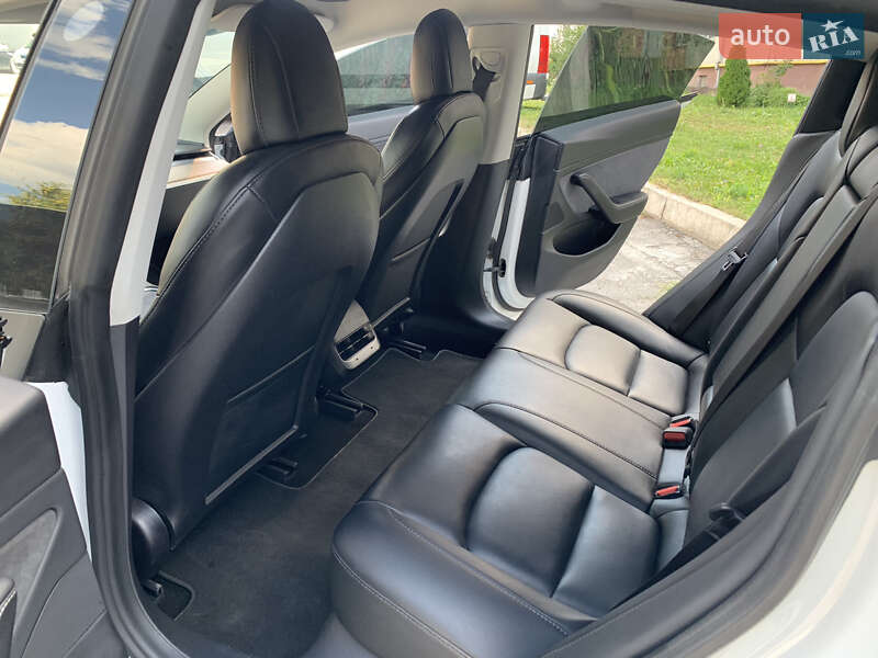 Седан Tesla Model 3 2020 в Тернополе