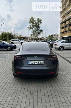 Седан Tesla Model 3 2021 в 