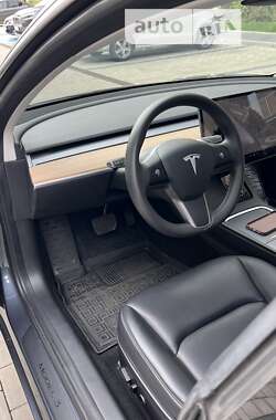 Седан Tesla Model 3 2021 в 
