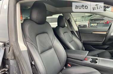 Седан Tesla Model 3 2022 в 