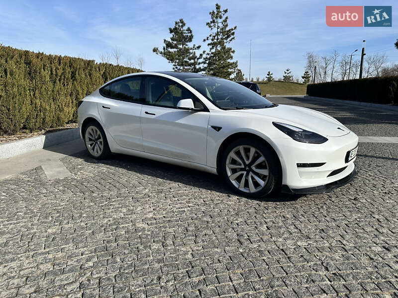 Седан Tesla Model 3 2022 в Днепре
