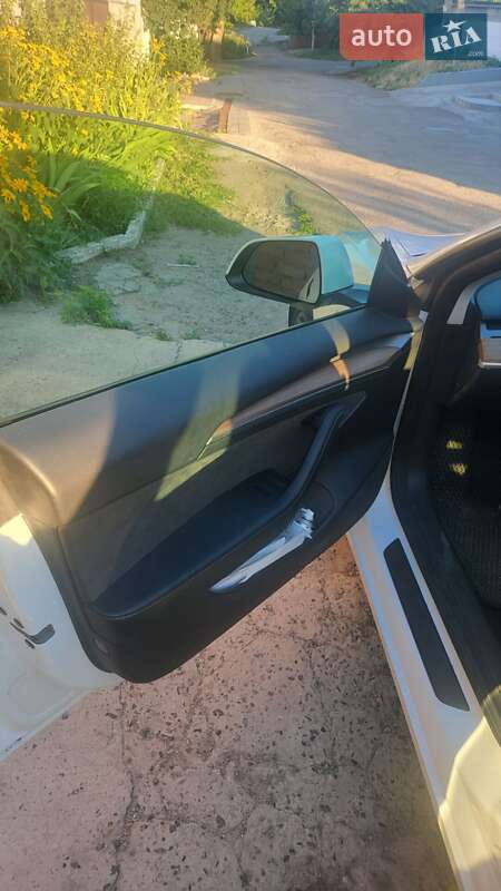 Седан Tesla Model 3 2022 в Днепре