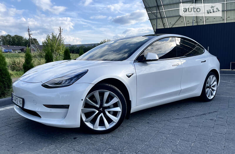 Седан Tesla Model 3 2020 в Самборе