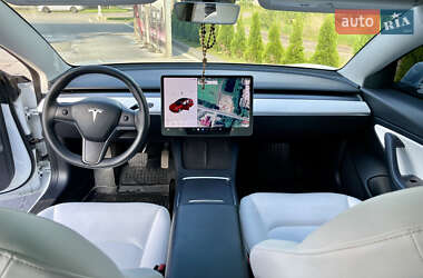 Седан Tesla Model 3 2020 в Самборе