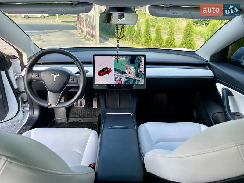 Седан Tesla Model 3 2020 в Самборе