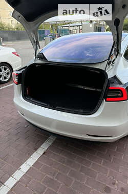 Седан Tesla Model 3 2018 в Черкассах