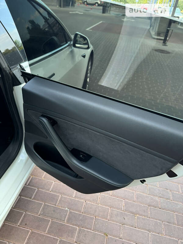 Седан Tesla Model 3 2018 в Черкасах