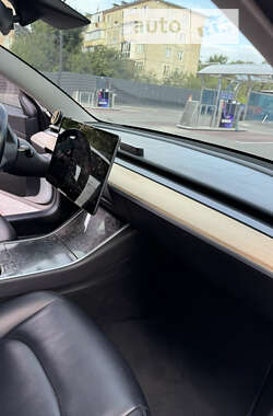 Седан Tesla Model 3 2018 в Черкассах