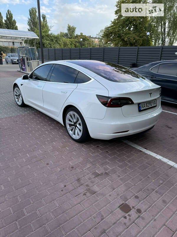 Седан Tesla Model 3 2018 в Черкасах