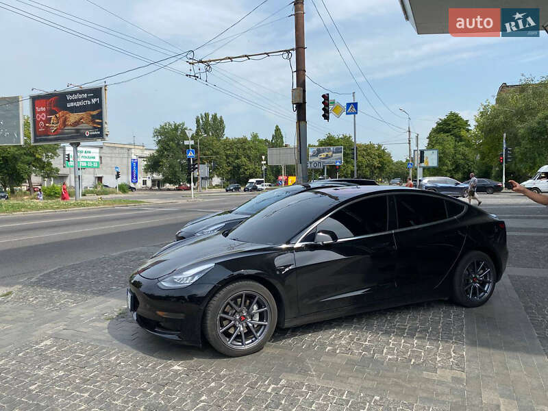 Седан Tesla Model 3 2018 в Днепре