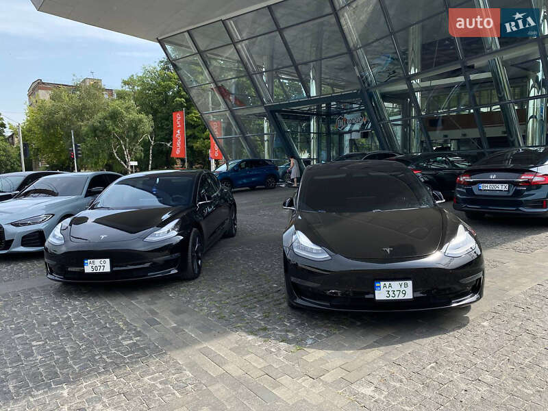 Седан Tesla Model 3 2018 в Дніпрі