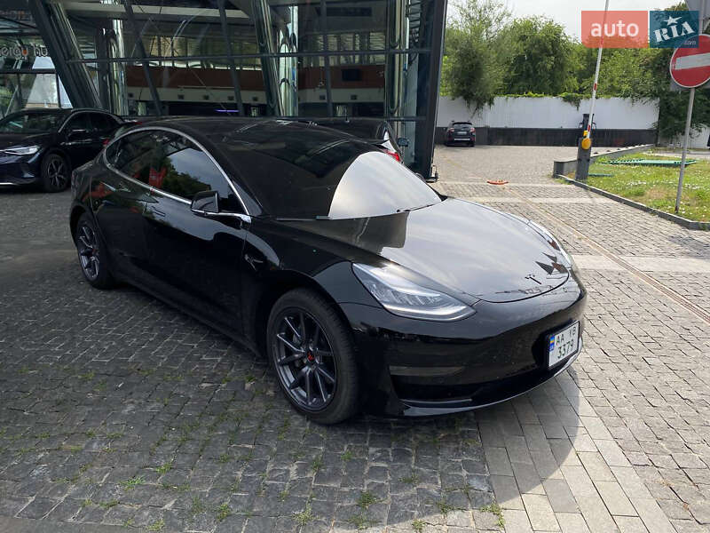 Седан Tesla Model 3 2018 в Дніпрі