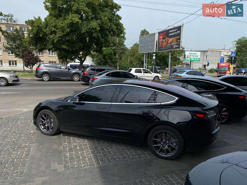 Седан Tesla Model 3 2018 в Дніпрі