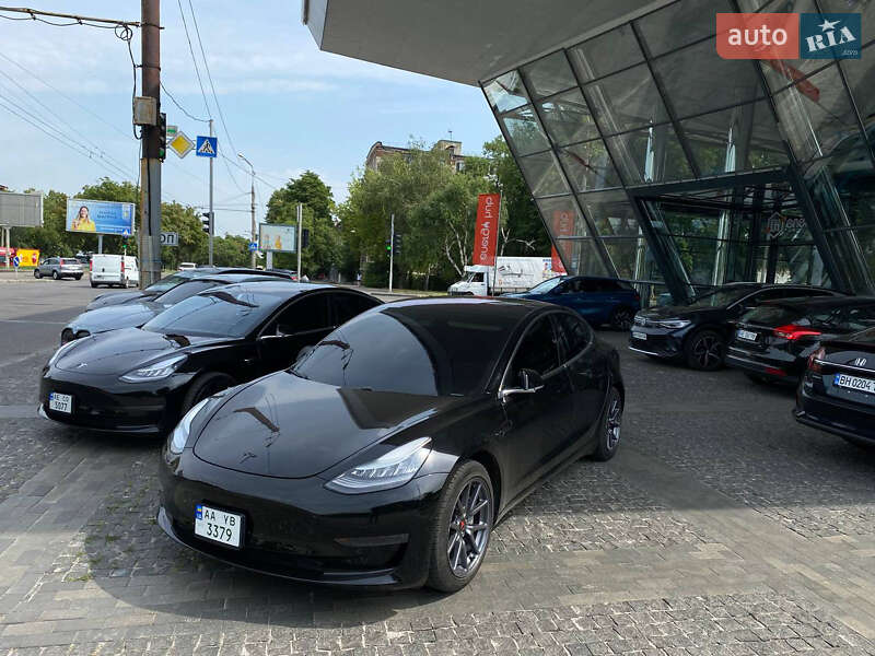 Седан Tesla Model 3 2018 в Днепре