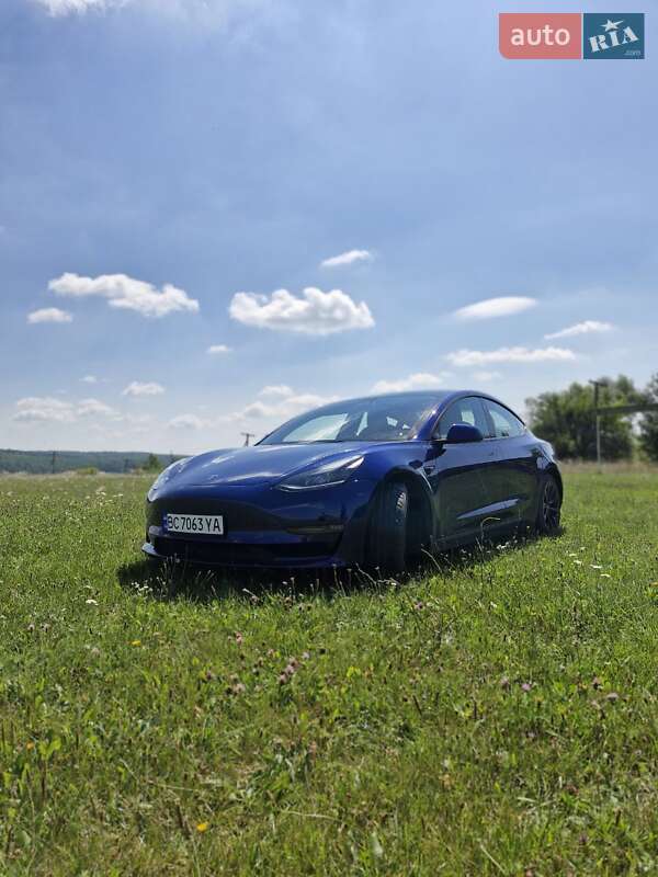 Седан Tesla Model 3 2022 в Миколаєві