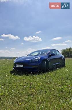 Седан Tesla Model 3 2022 в 