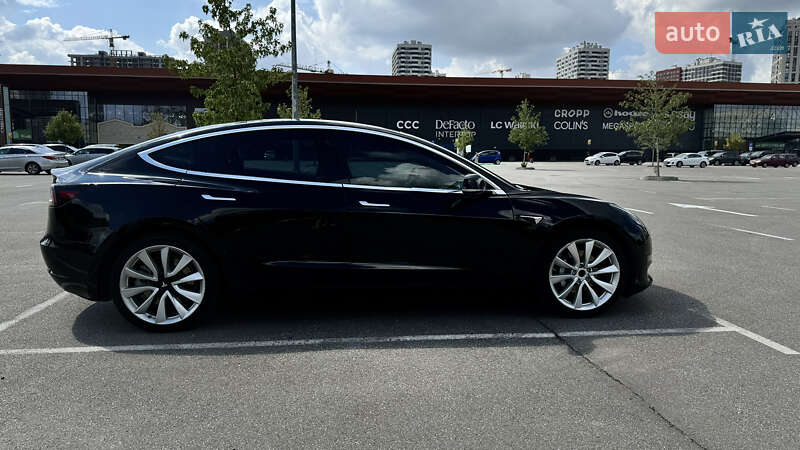 Седан Tesla Model 3 2018 в Києві