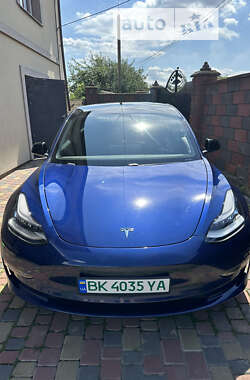 Седан Tesla Model 3 2020 в Ровно