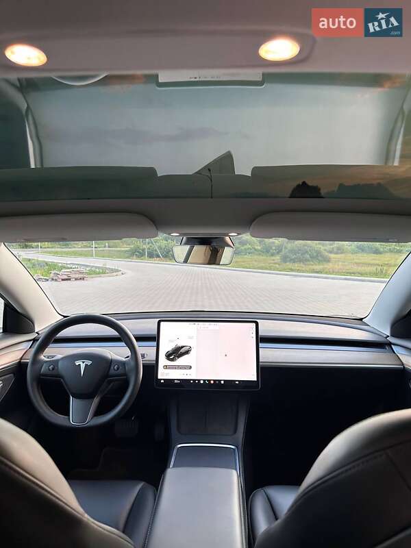 Седан Tesla Model 3 2021 в Львове