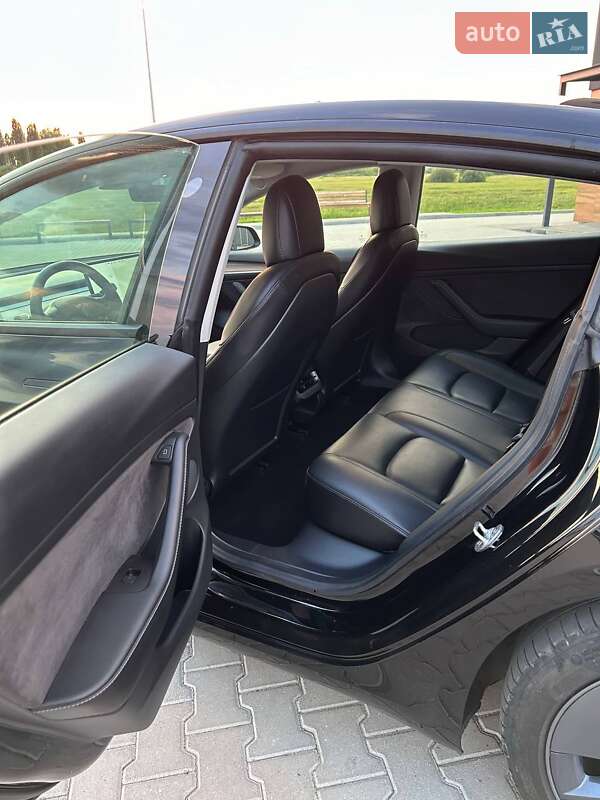 Седан Tesla Model 3 2021 в Львове