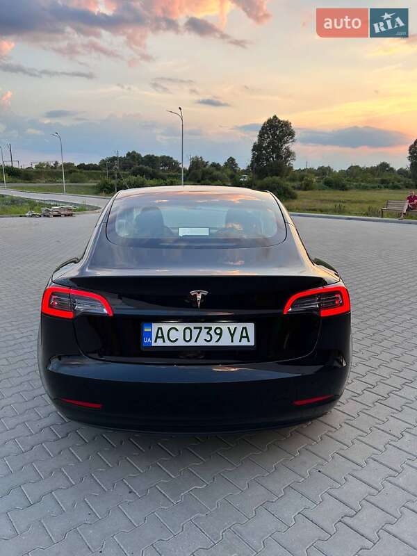 Седан Tesla Model 3 2021 в Львове