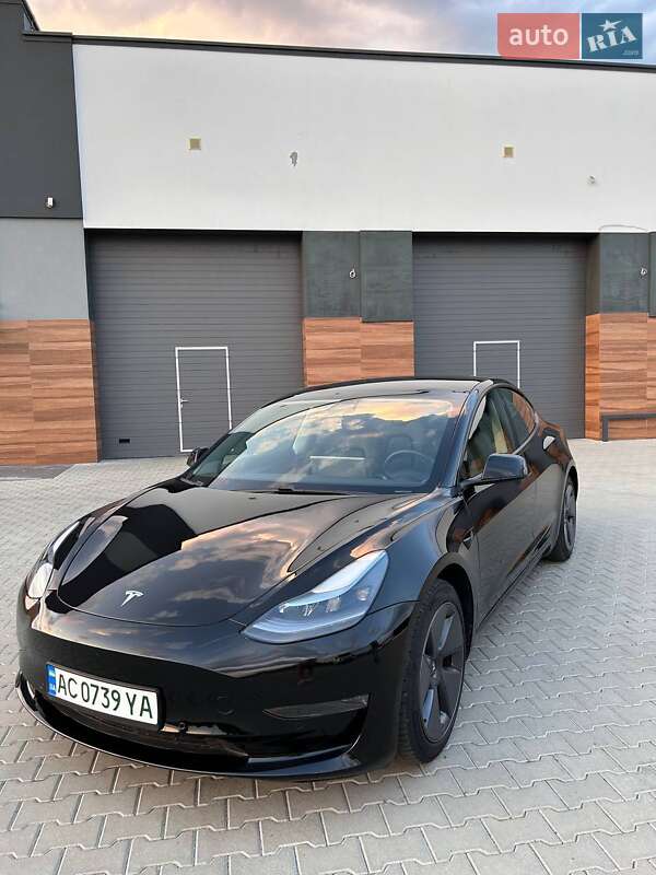 Седан Tesla Model 3 2021 в Львове