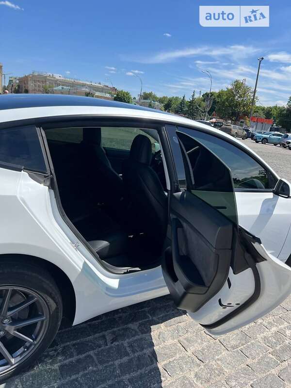 Седан Tesla Model 3 2021 в Харкові