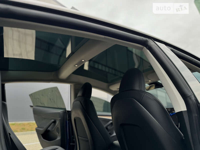 Седан Tesla Model 3 2023 в Ивано-Франковске