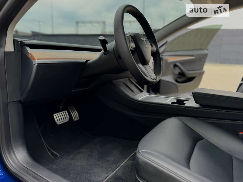 Седан Tesla Model 3 2023 в Ивано-Франковске