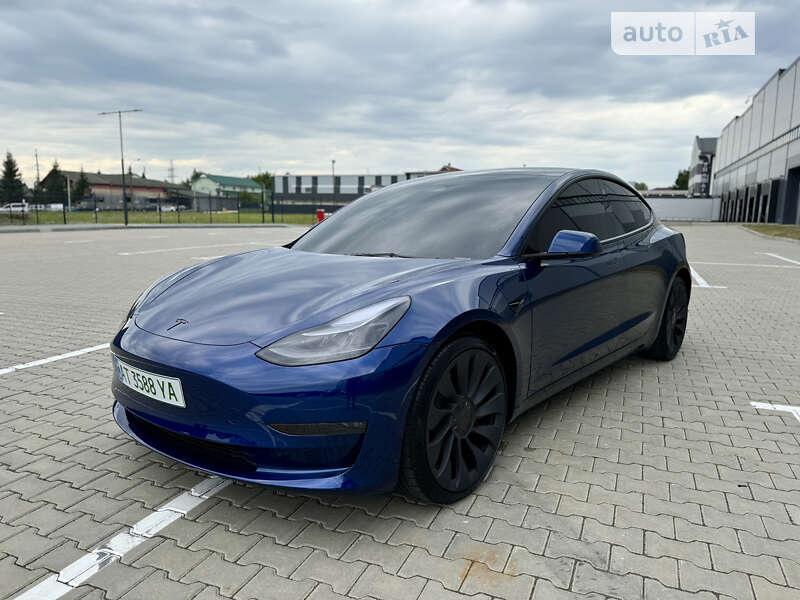 Седан Tesla Model 3 2023 в Ивано-Франковске