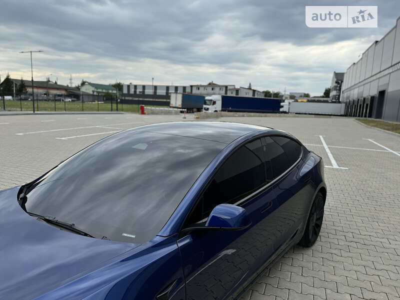 Седан Tesla Model 3 2023 в Ивано-Франковске