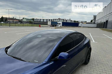 Седан Tesla Model 3 2023 в 