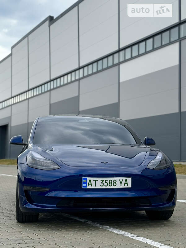 Седан Tesla Model 3 2023 в Ивано-Франковске
