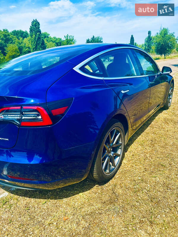 Седан Tesla Model 3 2018 в Каменском