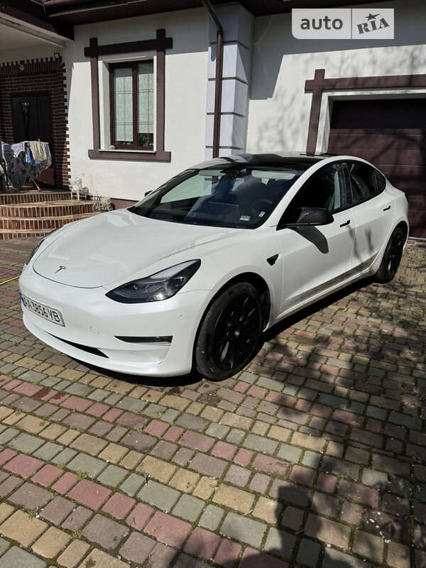 Седан Tesla Model 3 2022 в Києві